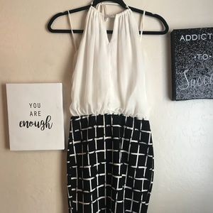 ✨Black and white dress with diamond neckline❤️